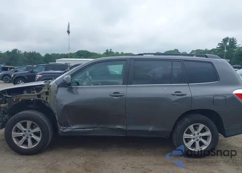 2012 Toyota Highlander Base V6 z USA, uszkodzony, nr VIN 5TDBK3EH1CS129367
